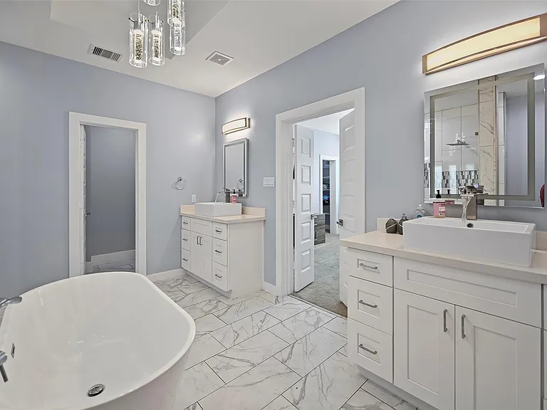 2413 Pease St — Photo 35