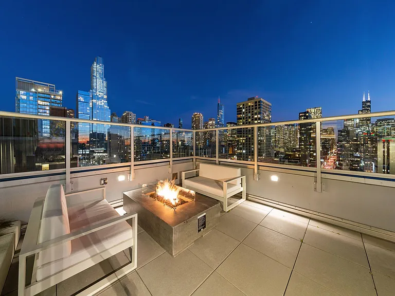 808_amenity_rooftop firepit