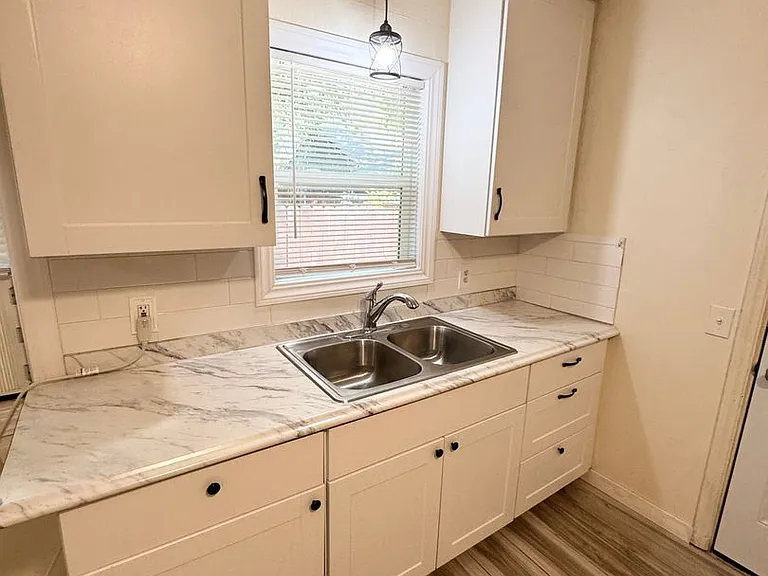 461 Walnut St — Photo 4