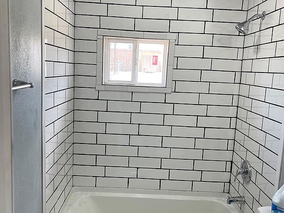 5th image of 3311 N Jackson Ave #2