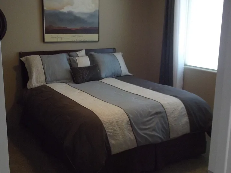 2122 Martin Dr — Photo 17