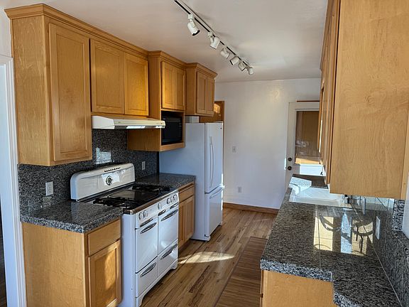 3rd image of 713 Crystal Ln