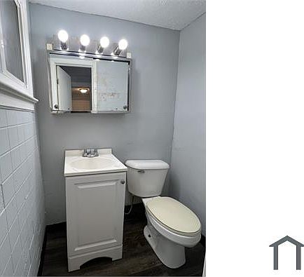 3rd image of 3257 Woodbridge Ave #Dn