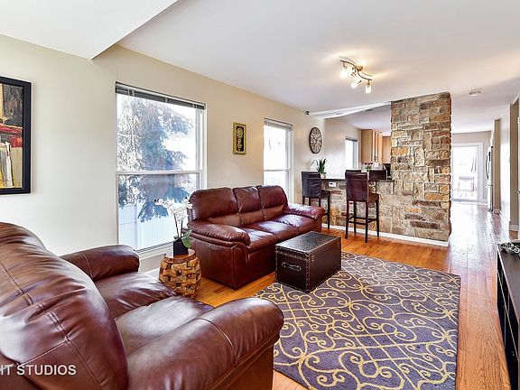 3rd image of 6956 W Oakdale Ave