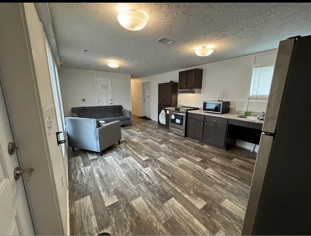 3 bed, $1,100 — Photo 1