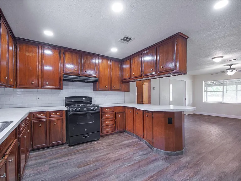5206 Avenue M — Photo 10