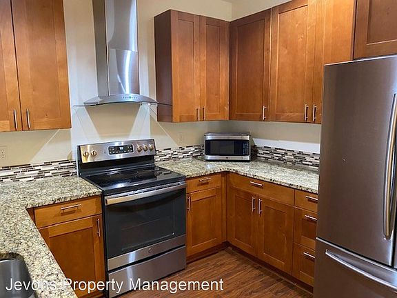 5th image of 2107 S 262nd Ct