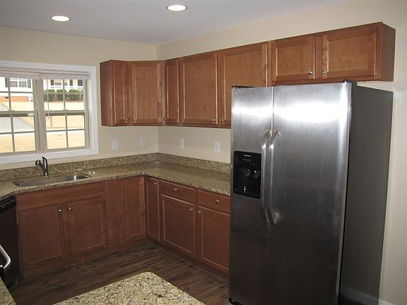 3rd image of 118 Brookwood Creek Dr