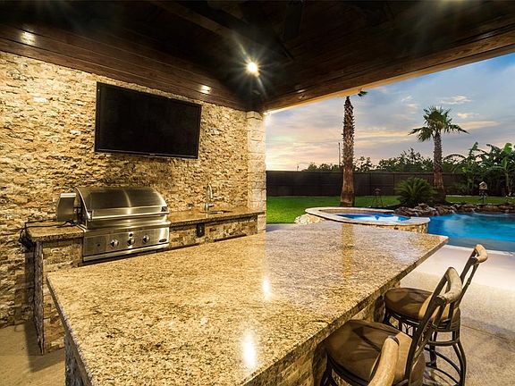 2nd image of 2701 Villa Pisa Lane