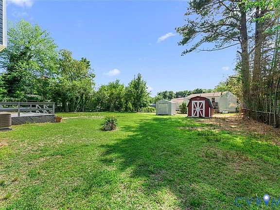 5th image of 4018 Woodfield Rd