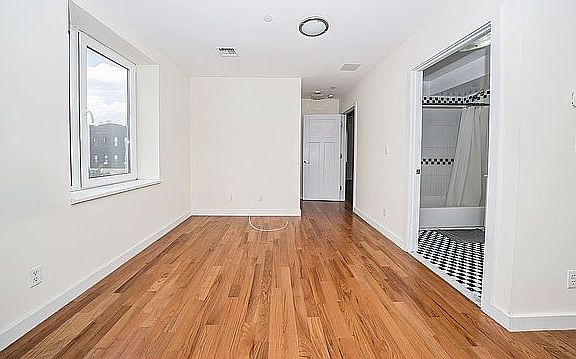 4th image of 960 Willoughby Ave APT 4G