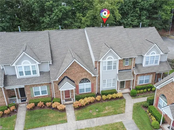 702 W Lake Cir, Chesapeake, VA 23322
