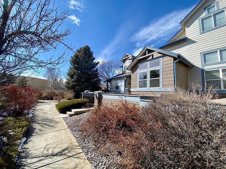 111 Rowena Pl — Photo 27