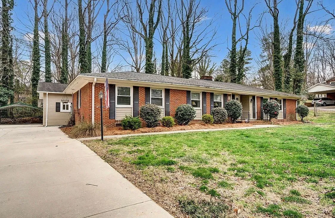 1666 Westbrook Cir — Photo 1