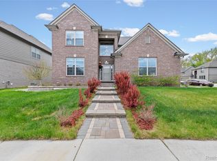 3559 Birchmount Dr, Troy, MI 48083