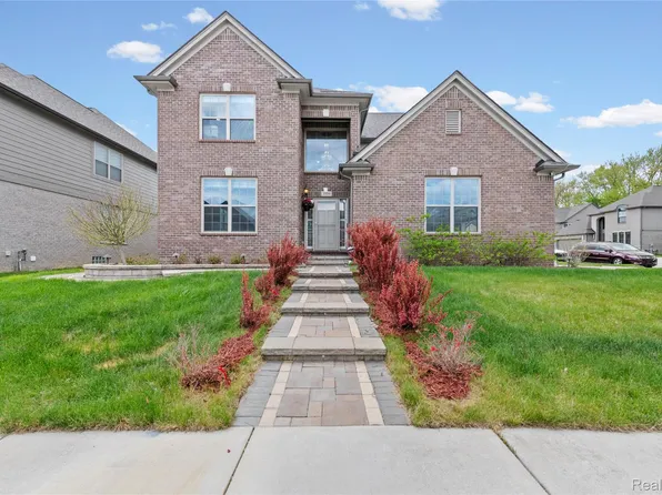 3559 Birchmount Dr, Troy, MI 48083