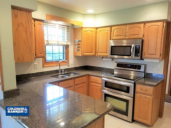 5th image of 427 Silverwood Ln