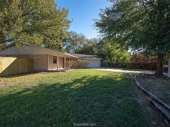 2nd image of 8001 Charleston Ct