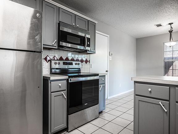5th image of 309 Longshore Dr