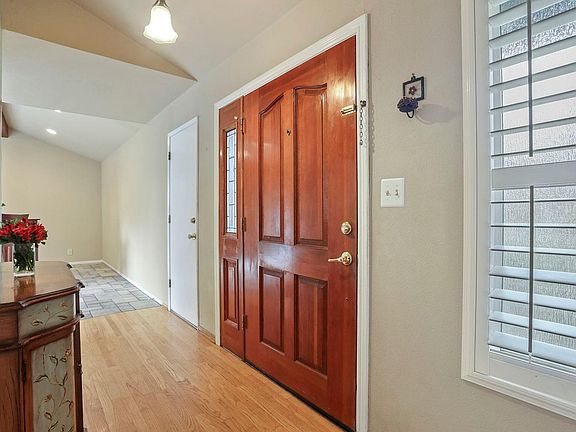 4th image of 2502 Lakeview Dr