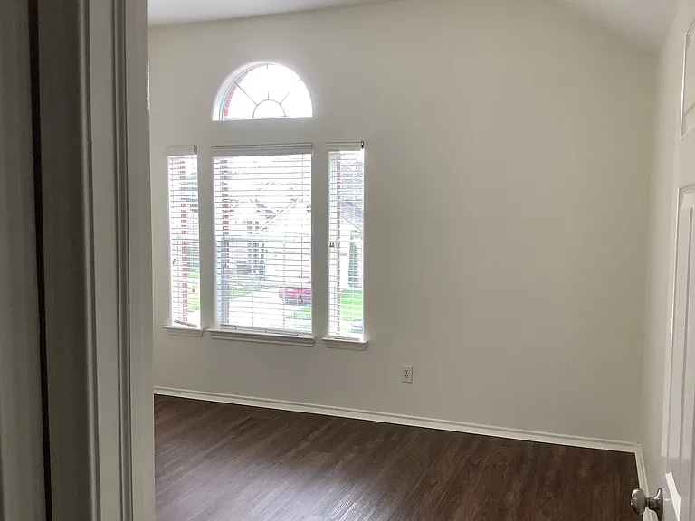 3340 Zubin Ln — Photo 16