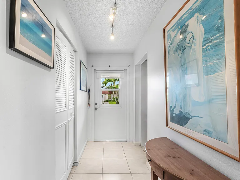 687 Marlboro Oval #A — Photo 3