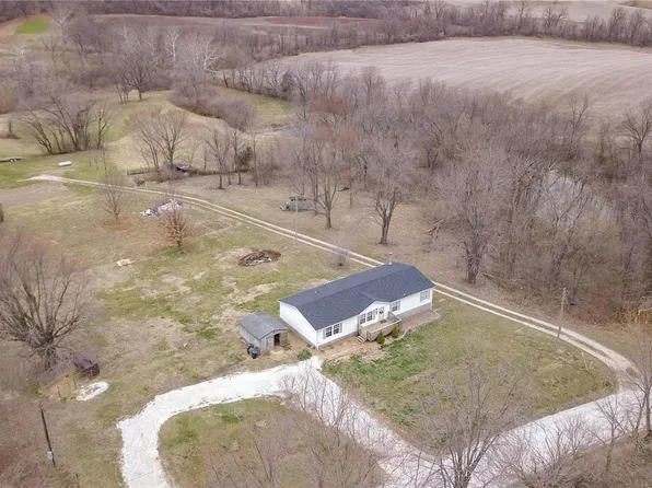 367 Nolle Hill Rd, Golden Eagle, IL 62036