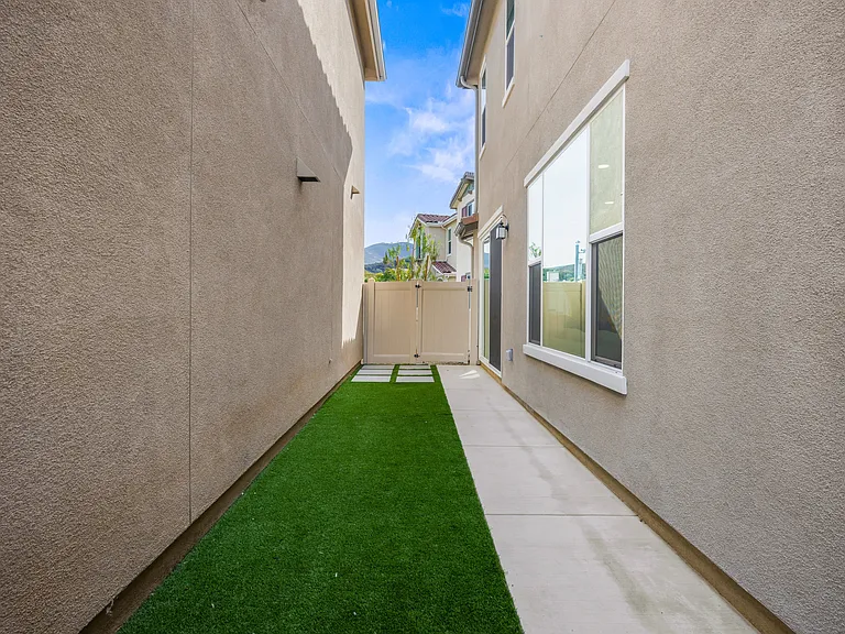 2612 Babaco St — Photo 11