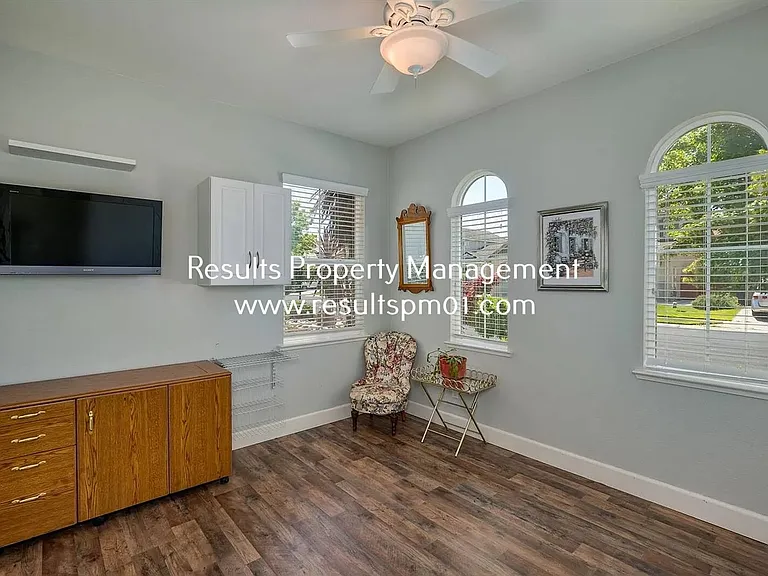 2425 Foxcroft Cir — Photo 11