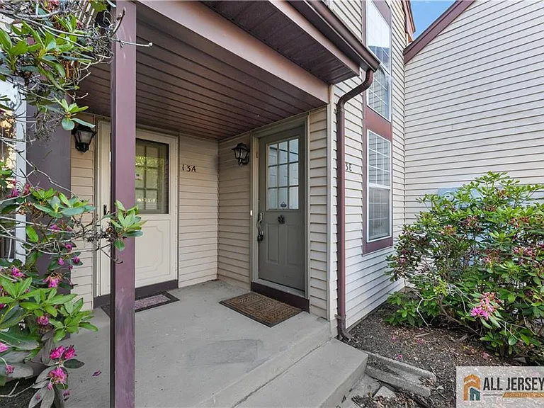 13 Canterbury Dr #13E — Photo 27
