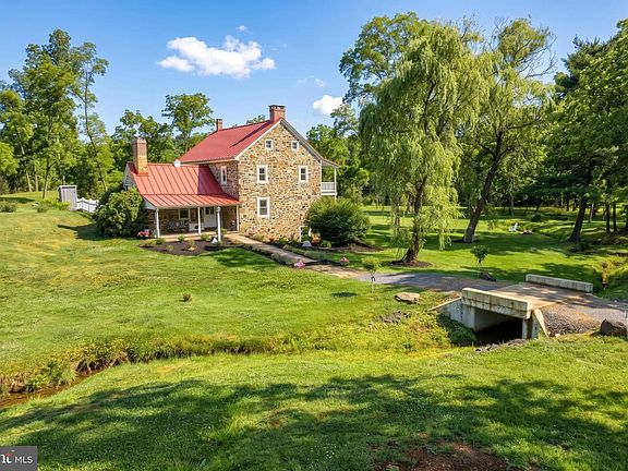 3rd image of 721 Company Farm Rd