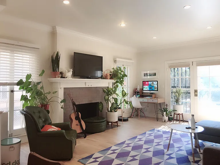Living room - furnitures are not included