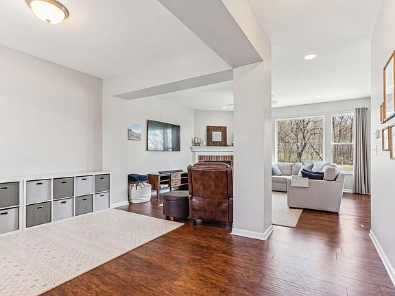 5th image of 3462 Woodland Dr