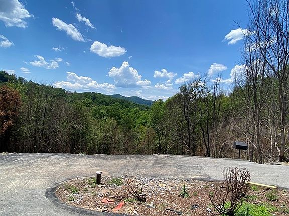 5th image of 2253 Lone Ridge Dr #R