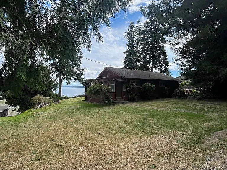 7620 Andrews Beach Rd NE — Photo 3