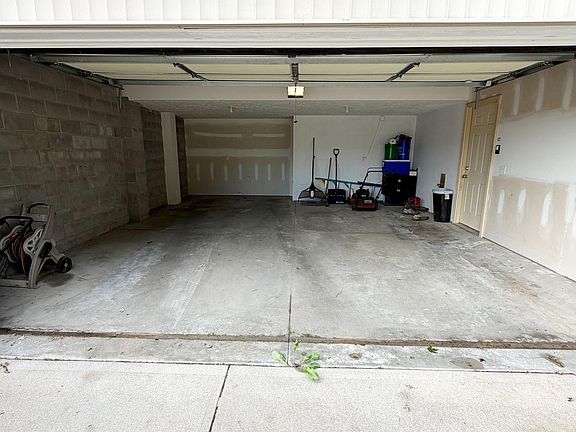 3rd image of 9229 Blondo St