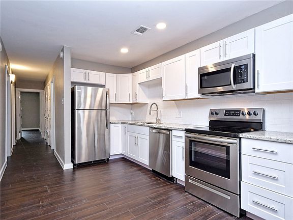3rd image of 2703 Mulford Cv APT B