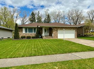 7757 E Linden Ln, Parma, OH 44130