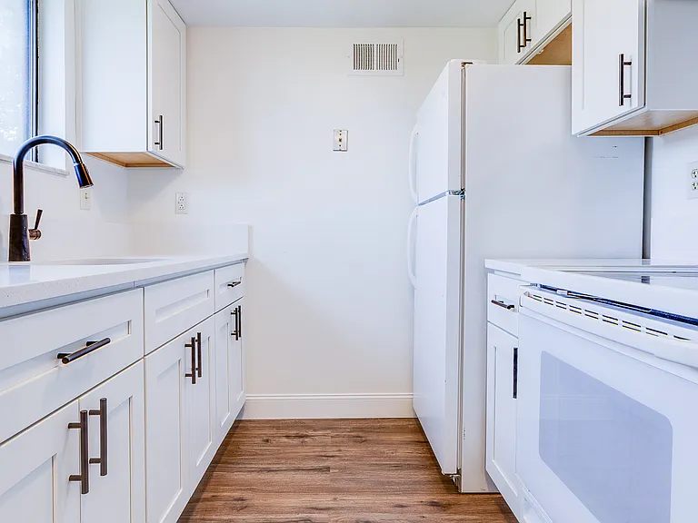 160 Glenn St #306 — Photo 6