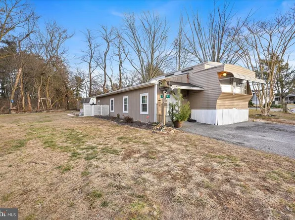 737 LAKE DRIVE, MOUNT WOLF, PA 17347