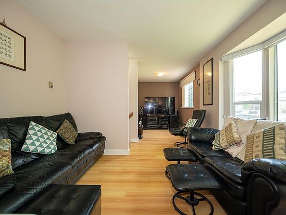 4th image of 4568 Hoy St