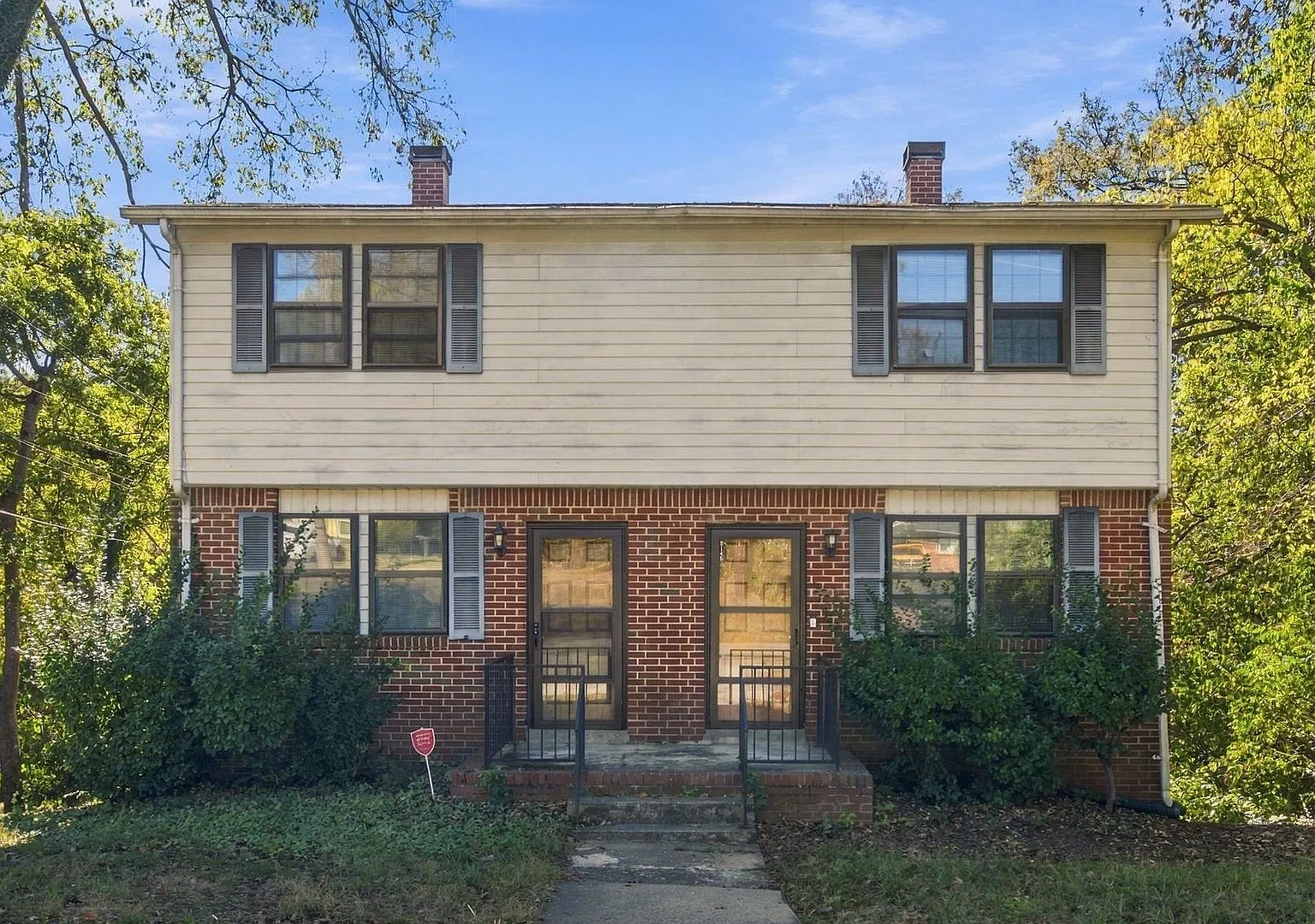 Awesome 2-bedroom, 1.5-bathroom duplex in charming Donelson! — Photo 1