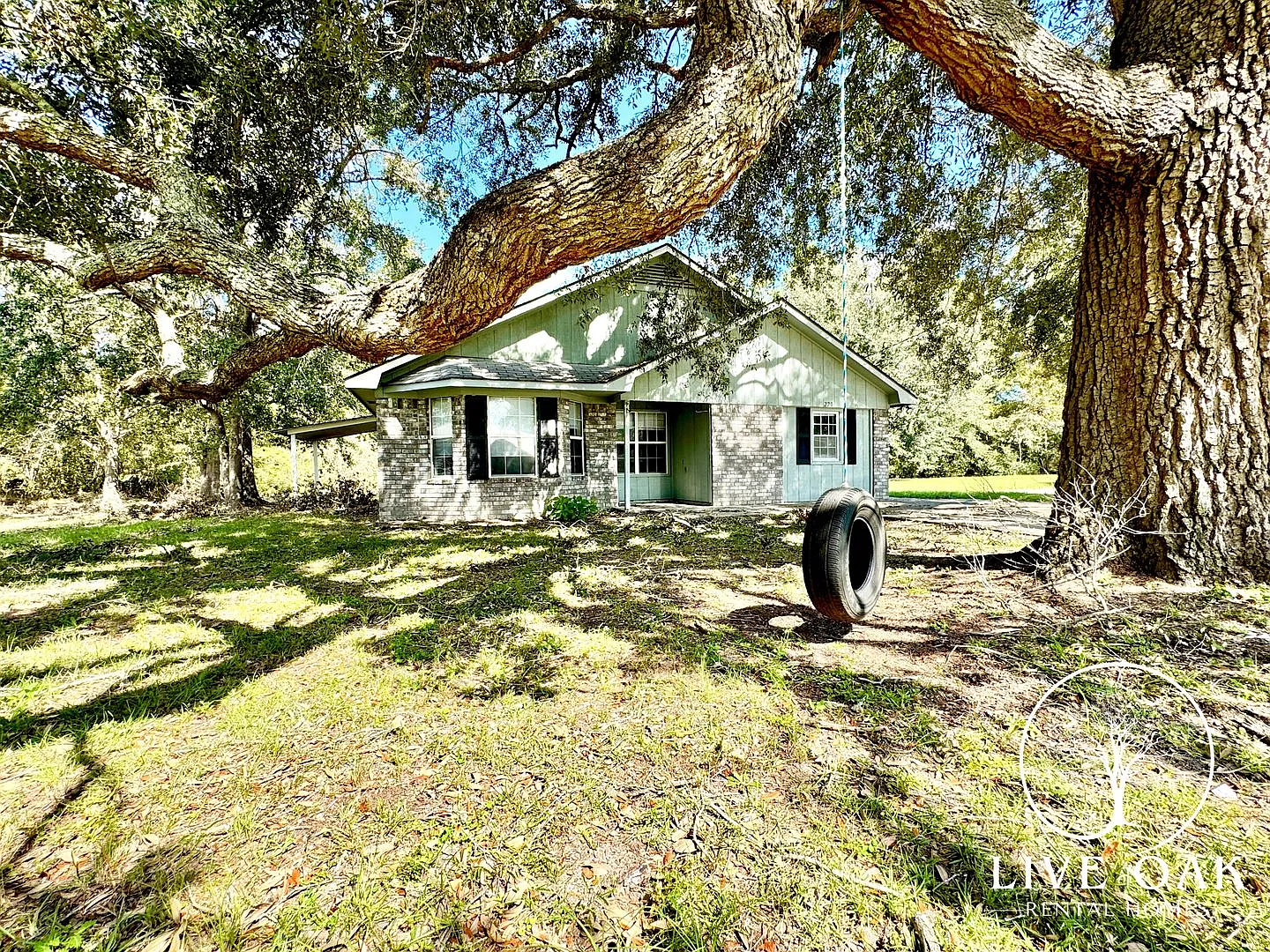 Charming 4-bedroom/2-bath home in Smiley Woods Subdivision — Photo 2
