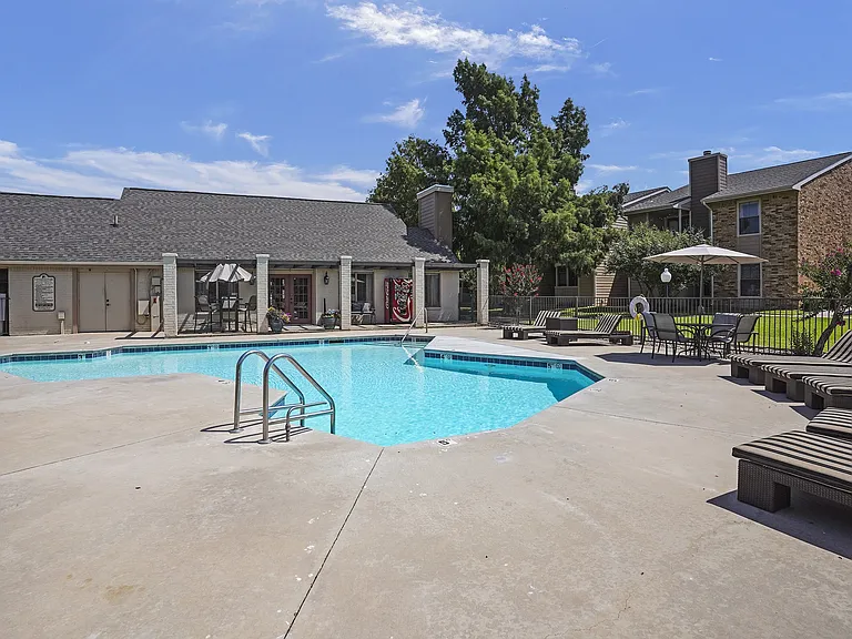 Cimarron Trails Apts. — Photo 17