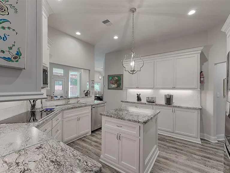 756 Holly Springs Dr — Photo 5