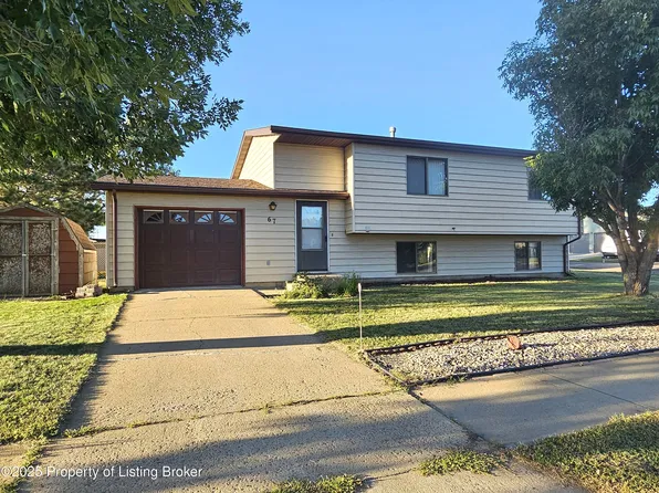 67 17th St E, Dickinson, ND 58601