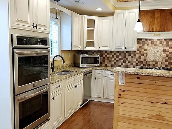 4th image of 206 Cowan St E