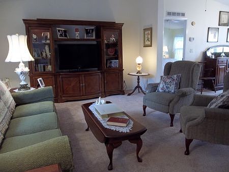 2nd image of 439 Cardinal Ct N