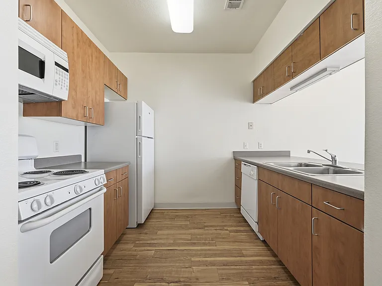 Pinecrest Apartments — Photo 18
