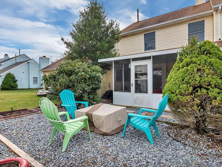 211 Harbourtown Blvd — Photo 21